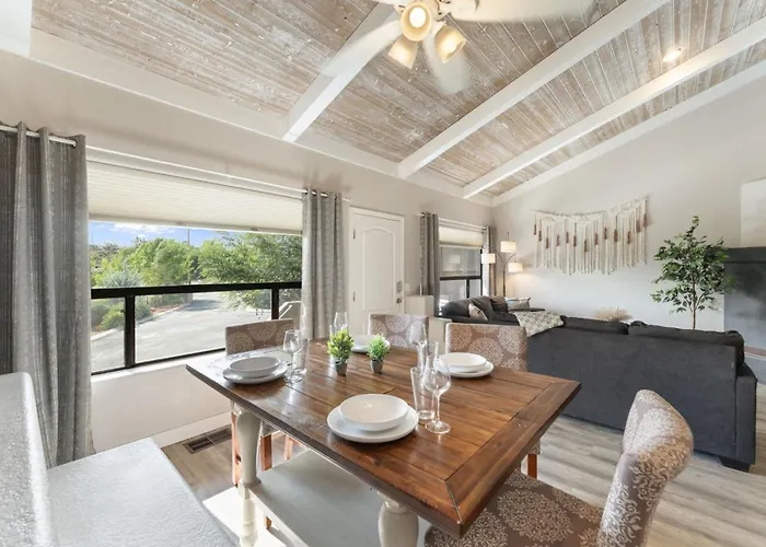 2br Escape With Workspace And Pool Access Holiday home