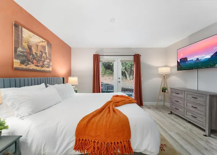 Holiday home 2br Escape With Workspace And Pool Access
