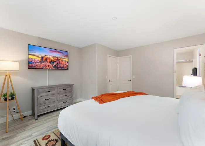 2br Escape With Workspace And Pool Access