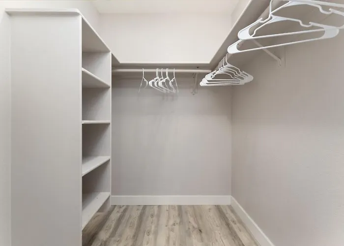 2br Escape With Workspace And Pool Access *