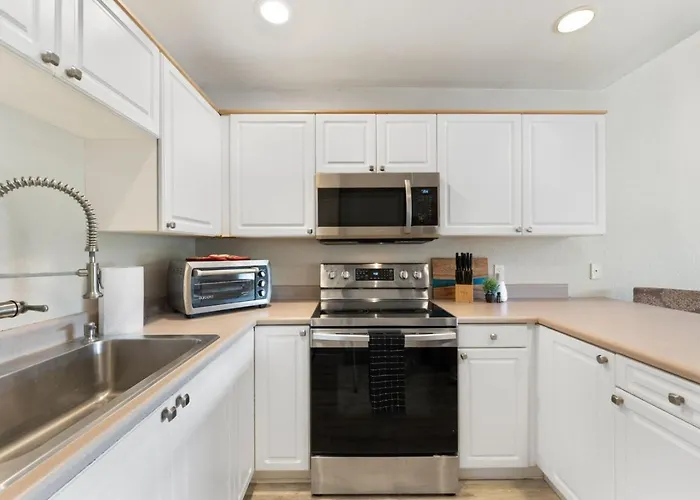 2br Escape With Workspace And Pool Access