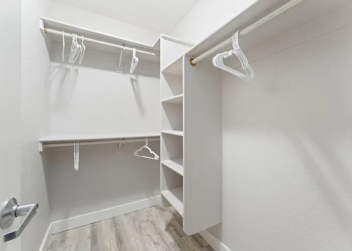2br Escape With Workspace And Pool Access *
